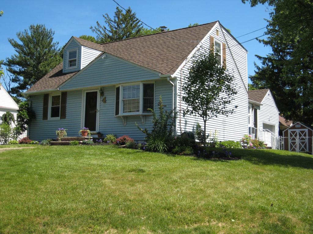 4 ESTELLE LN