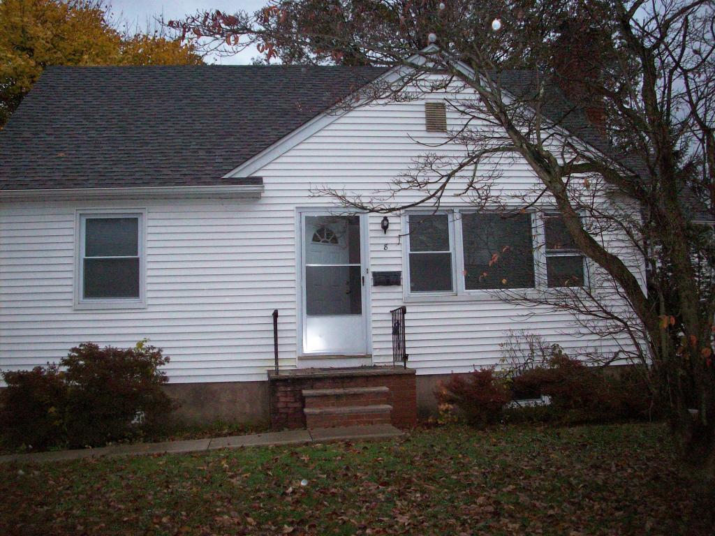 8 FAIRVIEW AVE