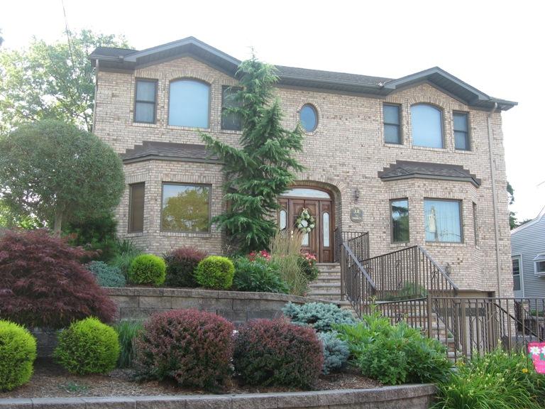 MLS #/Web ID: 2714440