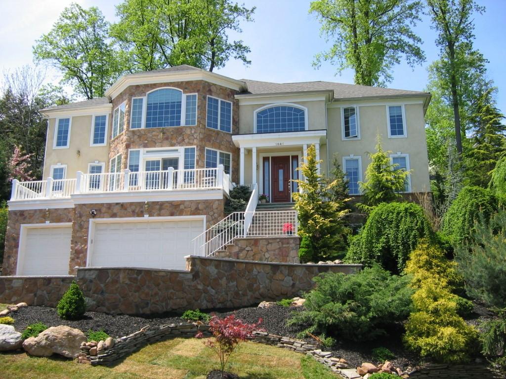 Single Family Home for Sale, ListingId:14458328, location: 1046 BELAIR CT Mountainside 07092