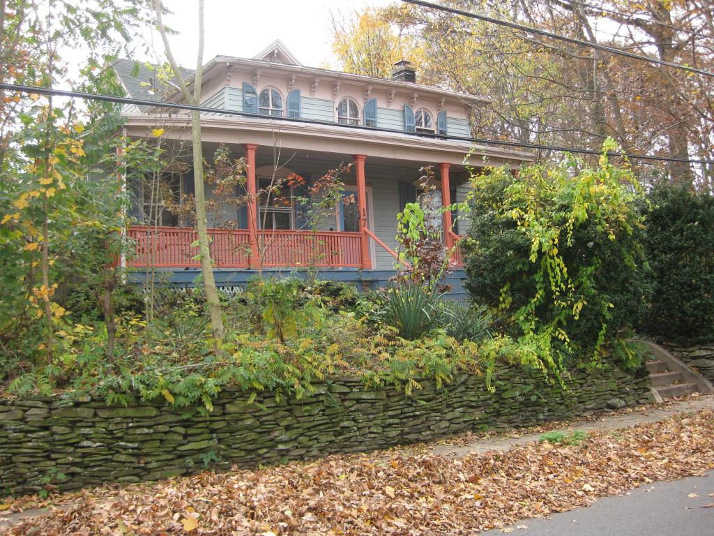 17 FAIRVIEW AVE