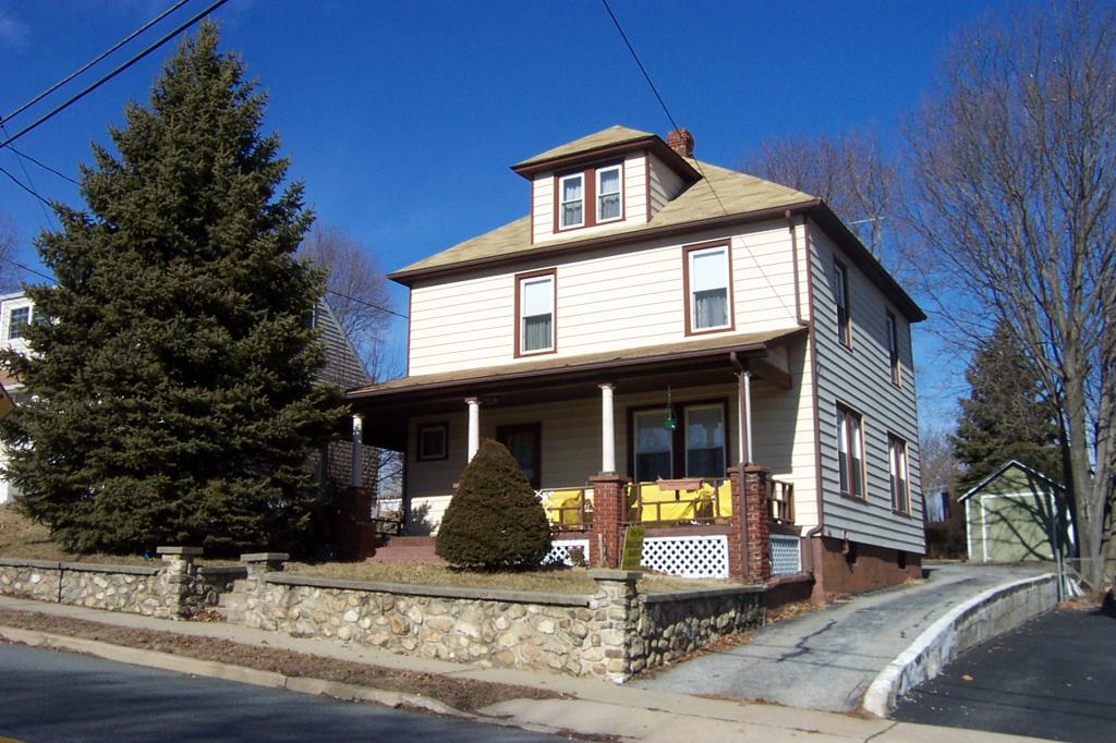 ATTRACTIVE VINTAGE COL W/WRAP AROUND PORCH. SPACIOUS LR &amp; DR, WW &amp; HW FLRS, COUNTRY EIK, 9' CEILS 1ST FLR, HALF BTH &amp; LAUND OFF KIT, STAIRCASE TO WALK UP ATTIC-PART FINISHED 