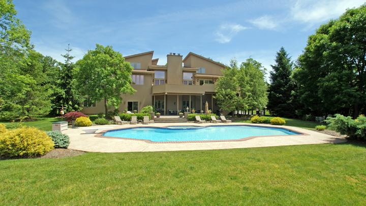 22 CHELSEA DRIVE