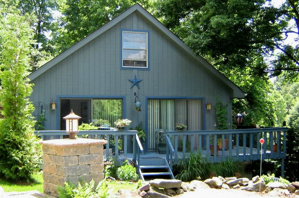 8 PLEASANT RD