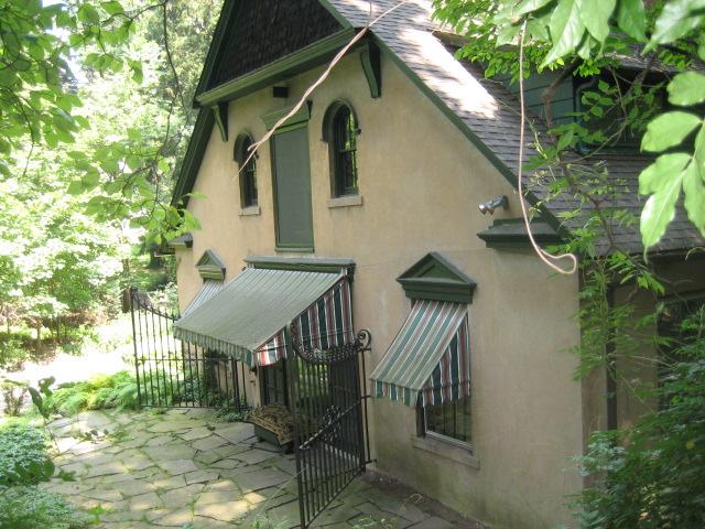 2 CRABAPPLE LANE