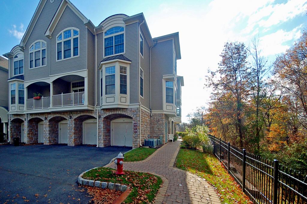 115 CROWN CT