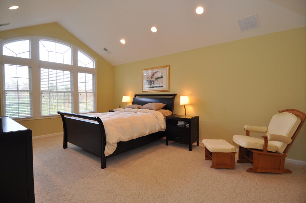 115 CROWN CT