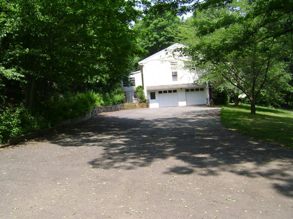 235 LACKAWANNA DR