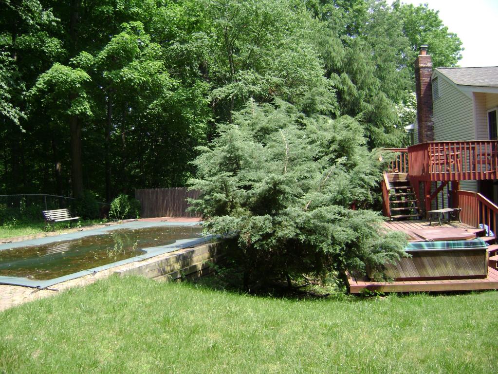 235 LACKAWANNA DR