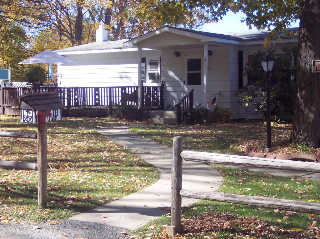2 KNOLLWOOD DR
