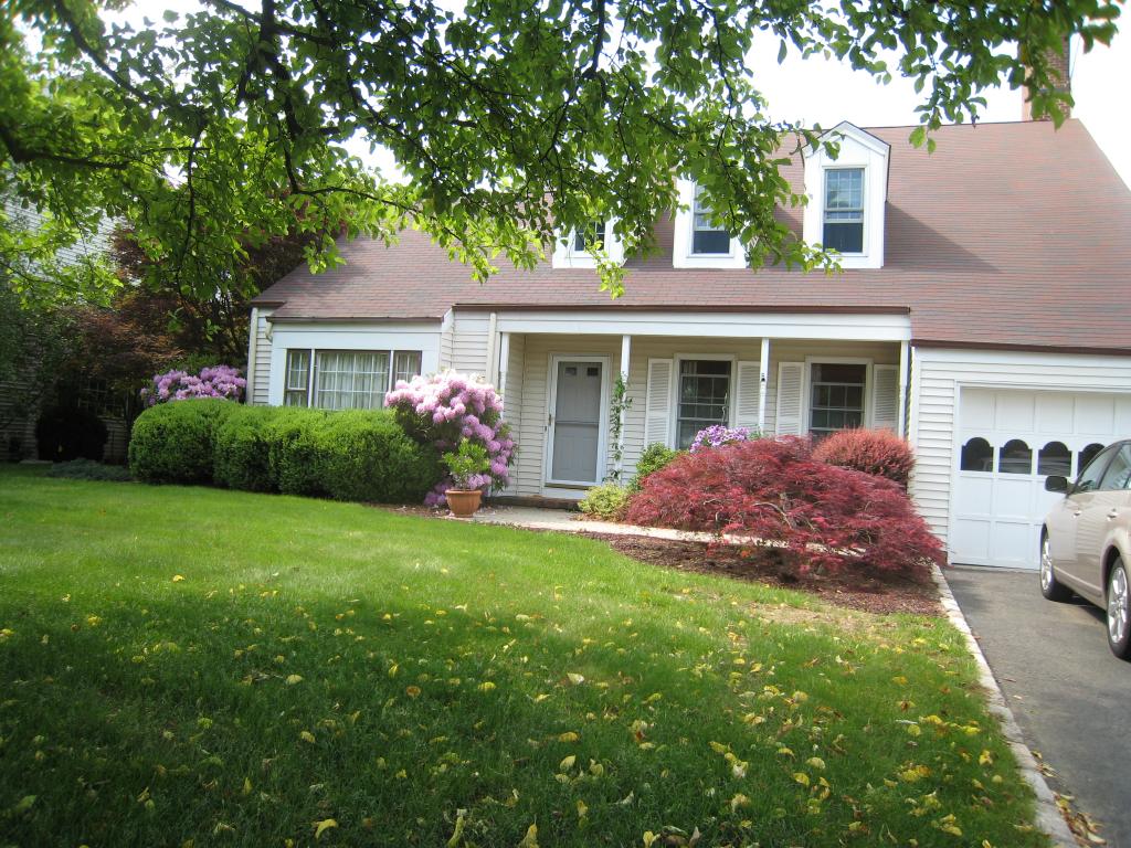 34 PEMBROKE DR