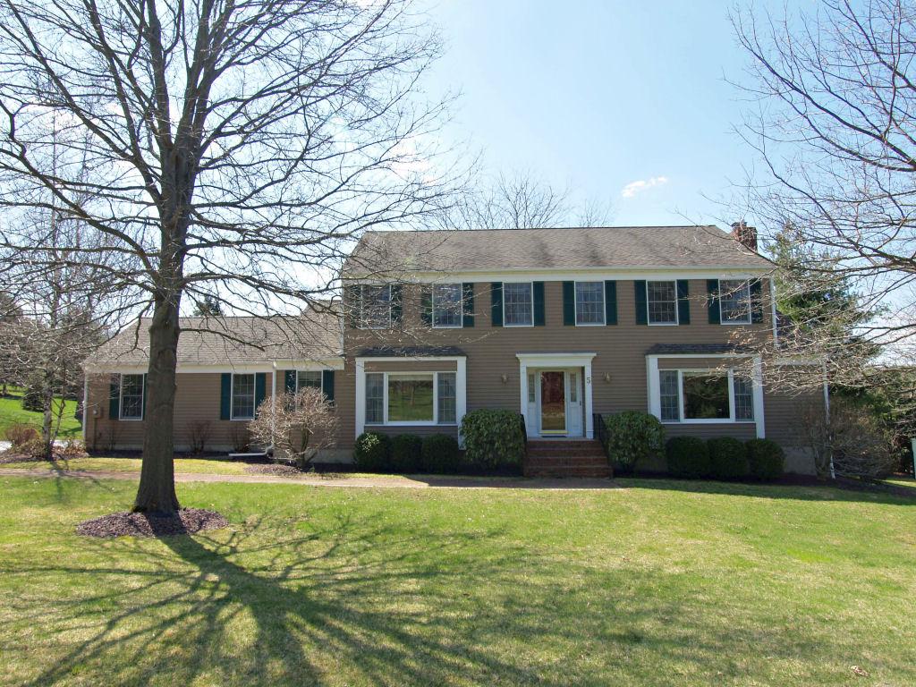 5 LOUISE LN