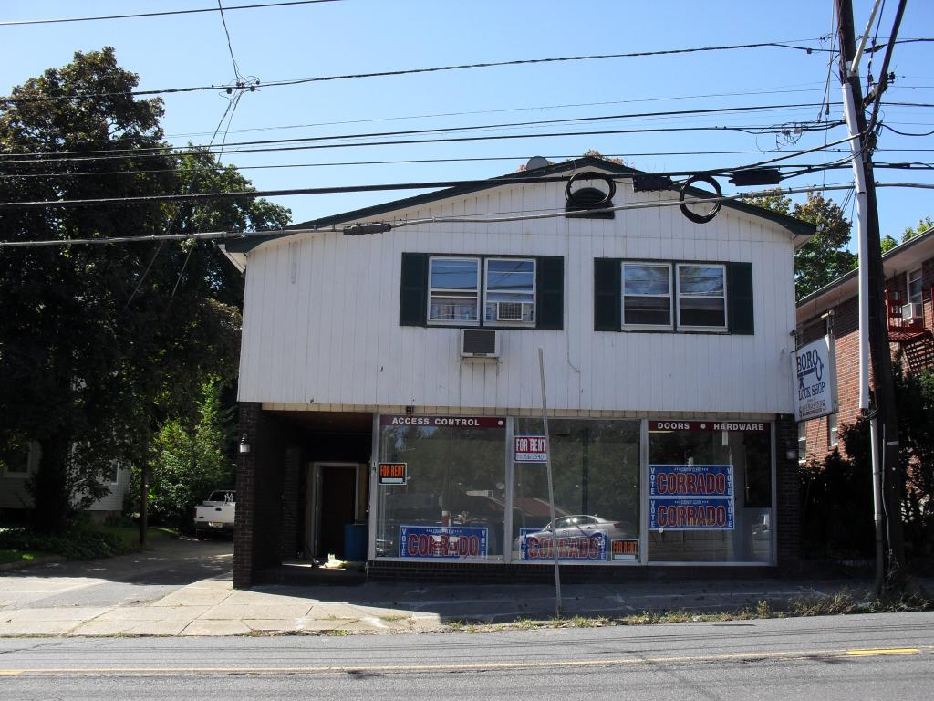 19 E MAIN ST