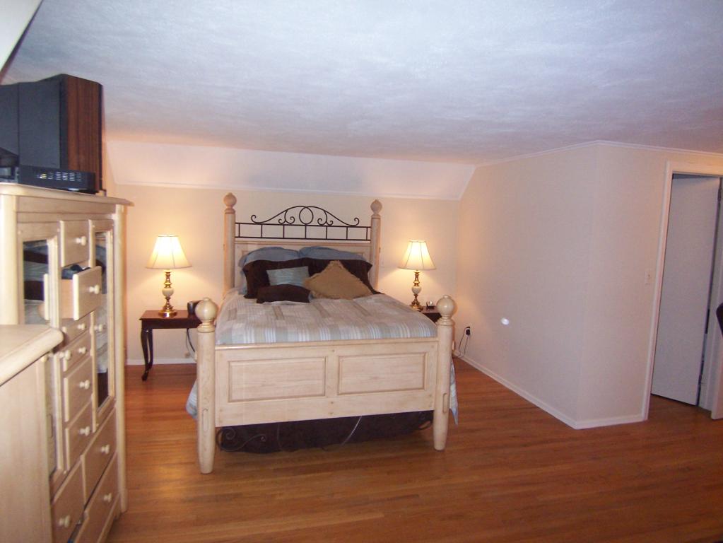 66 HILLSIDE RD