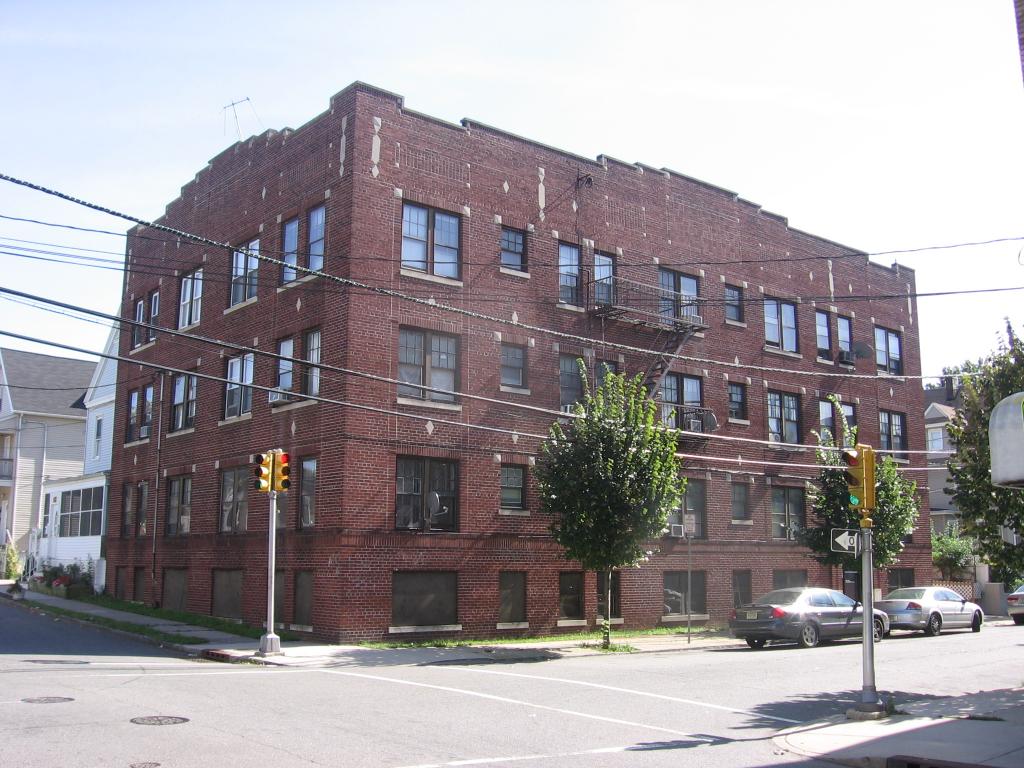 122-124 CUSTER AVE