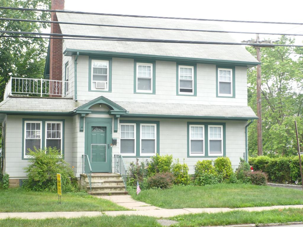 122 MAPLE ST