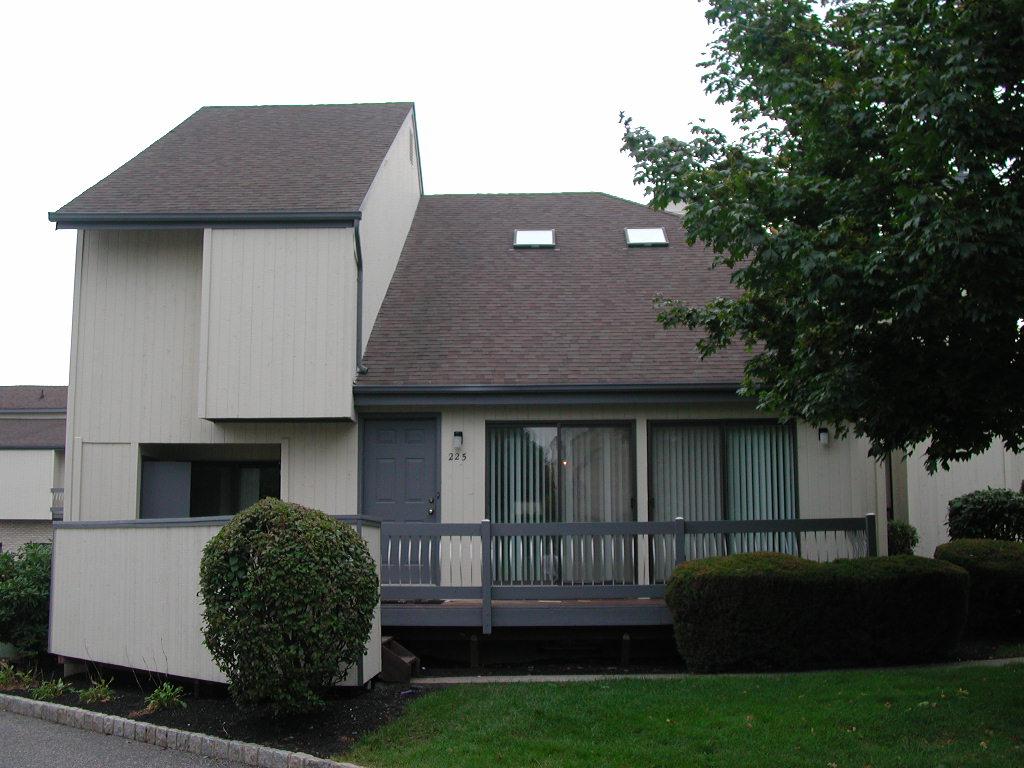 MLS #/Web ID: 2692044
