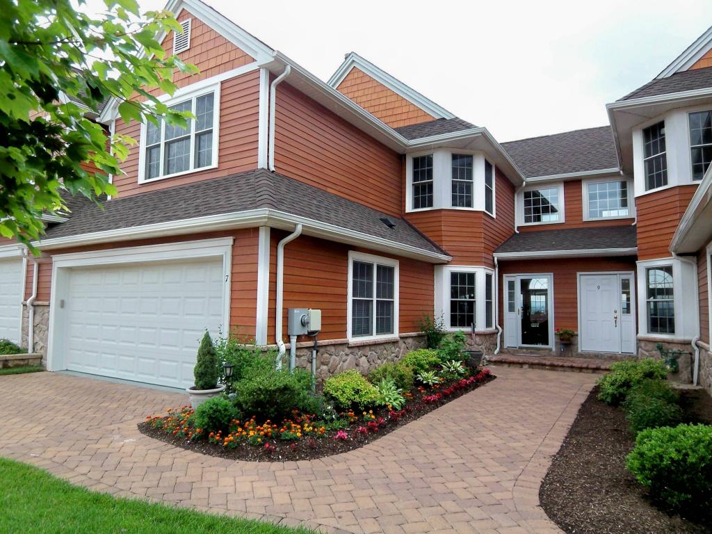 7 ROCKHALL CT