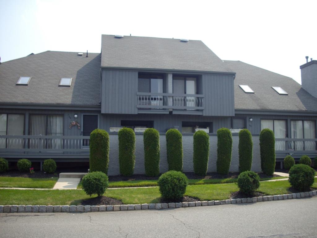 MLS #/Web ID: 2704044