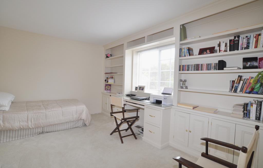 MLS #/Web ID: 2712244