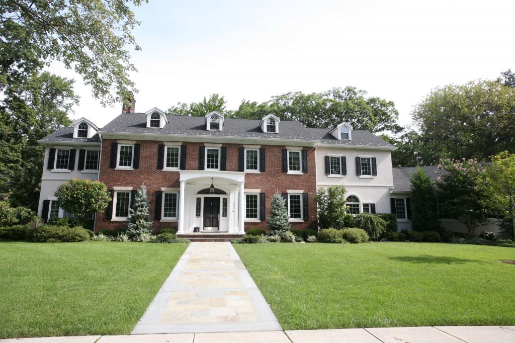 243 IRVING AVE