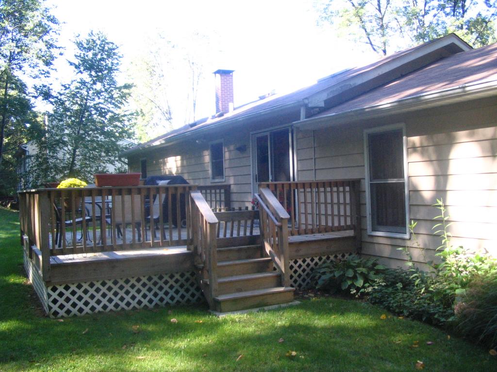 8 SPRING HILL LN