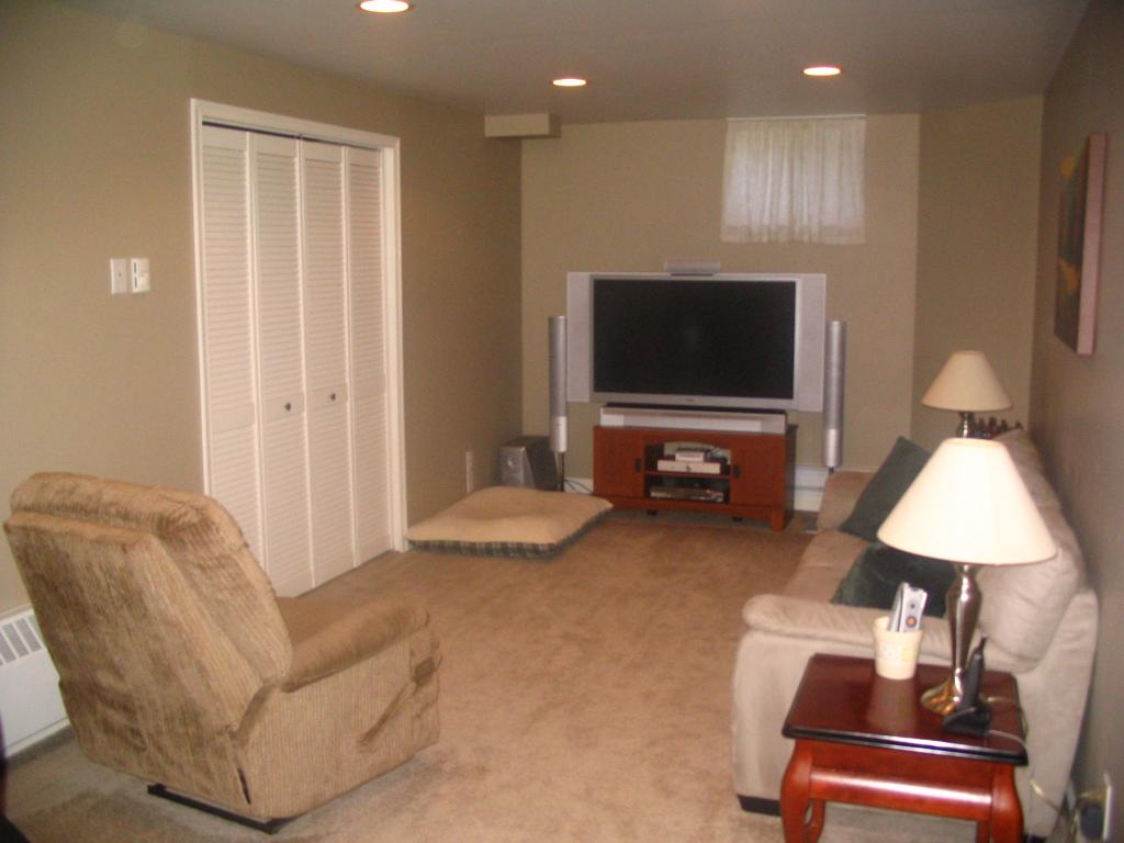 8 SPRING HILL LN