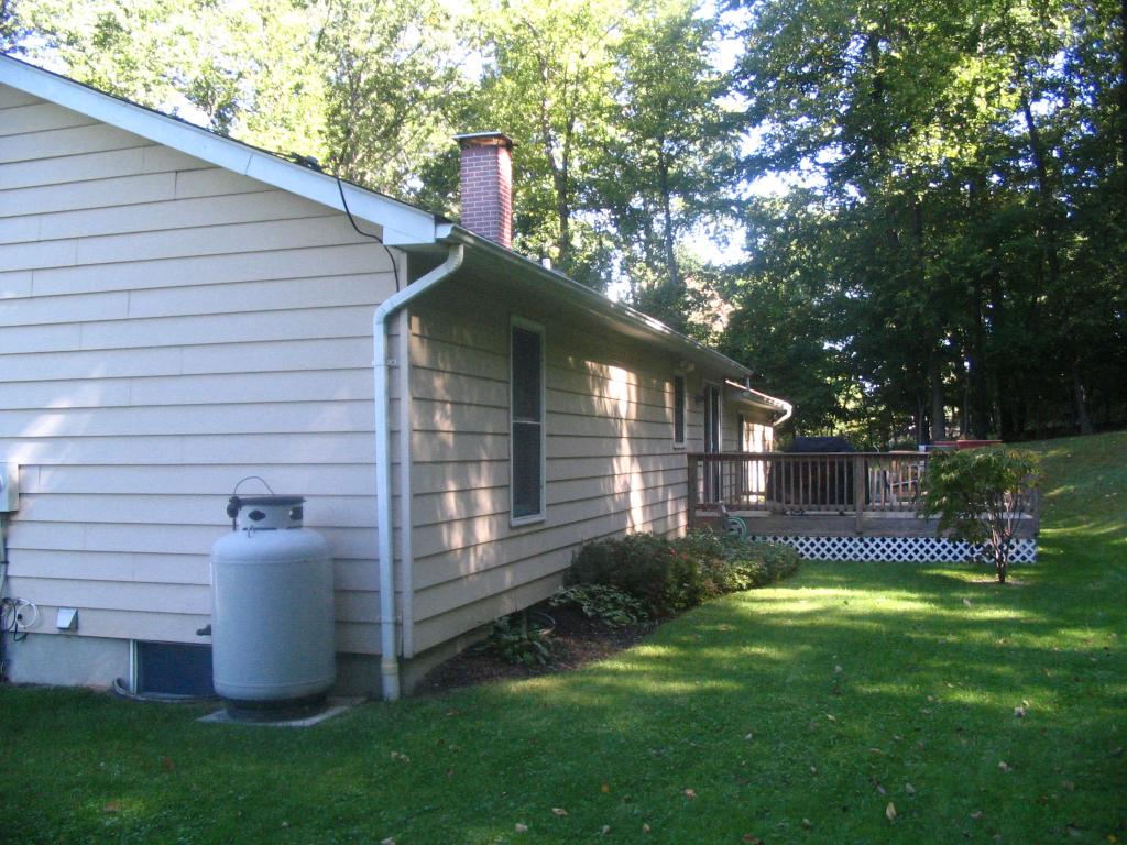 8 SPRING HILL LN