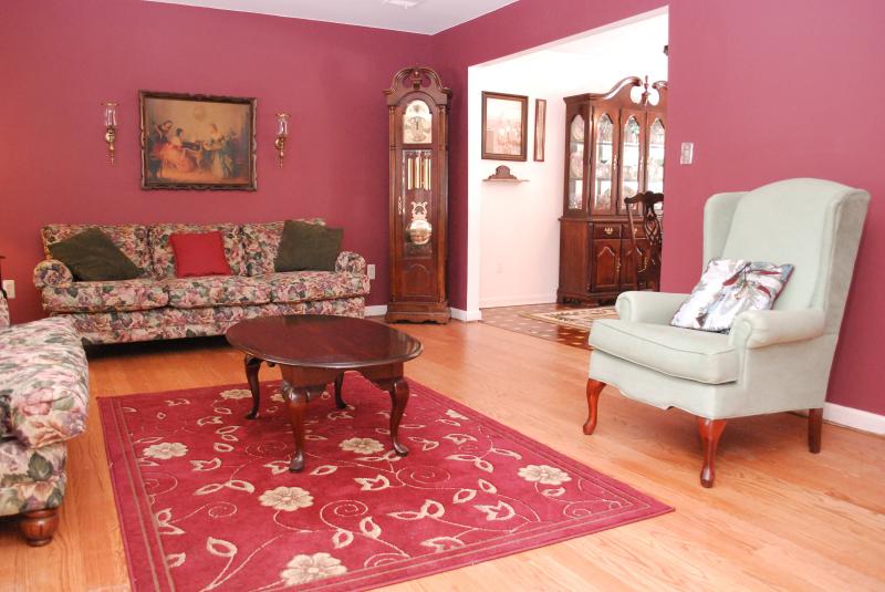 43 ROBINSON AVE