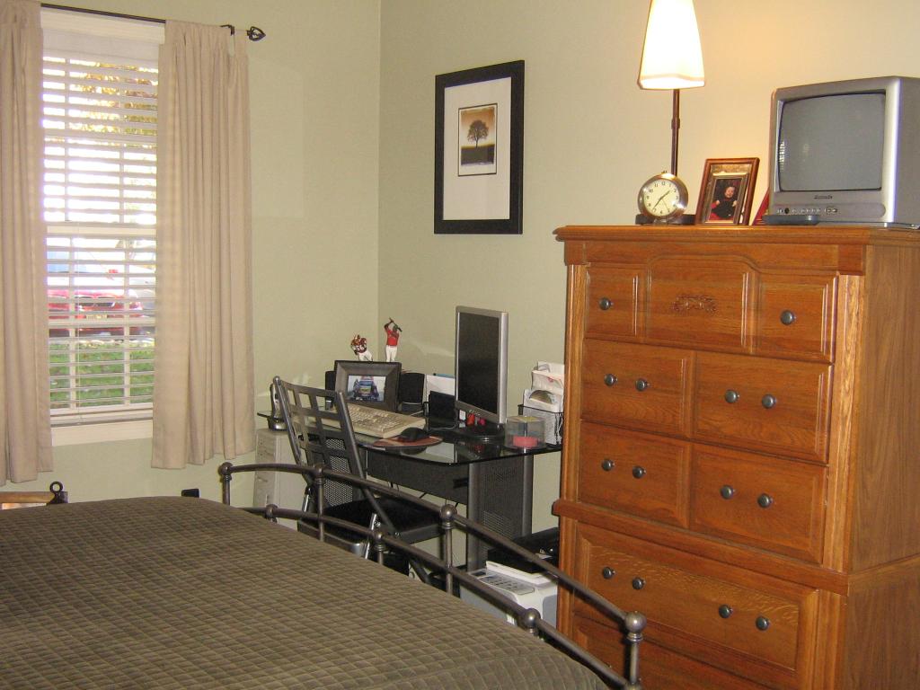 4 STONYRIDGE DR