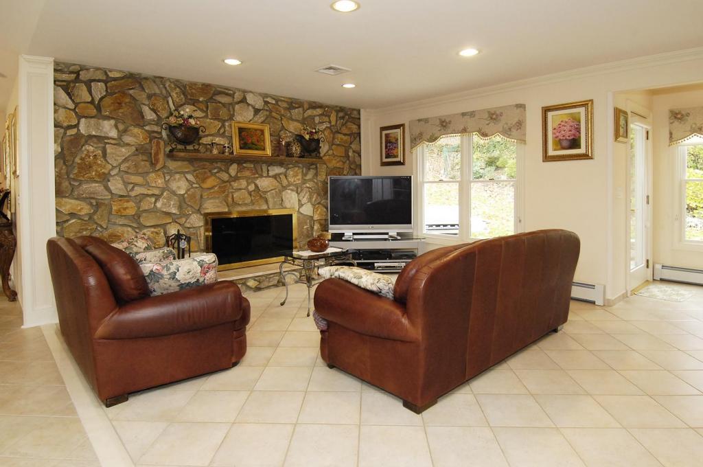 MLS #/Web ID: 2724844