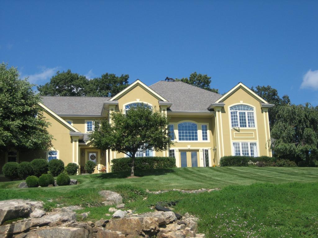 8 FOREST HILL DR