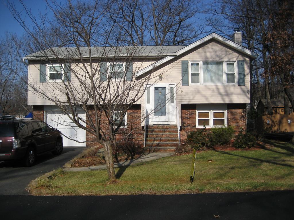 9 READING RD