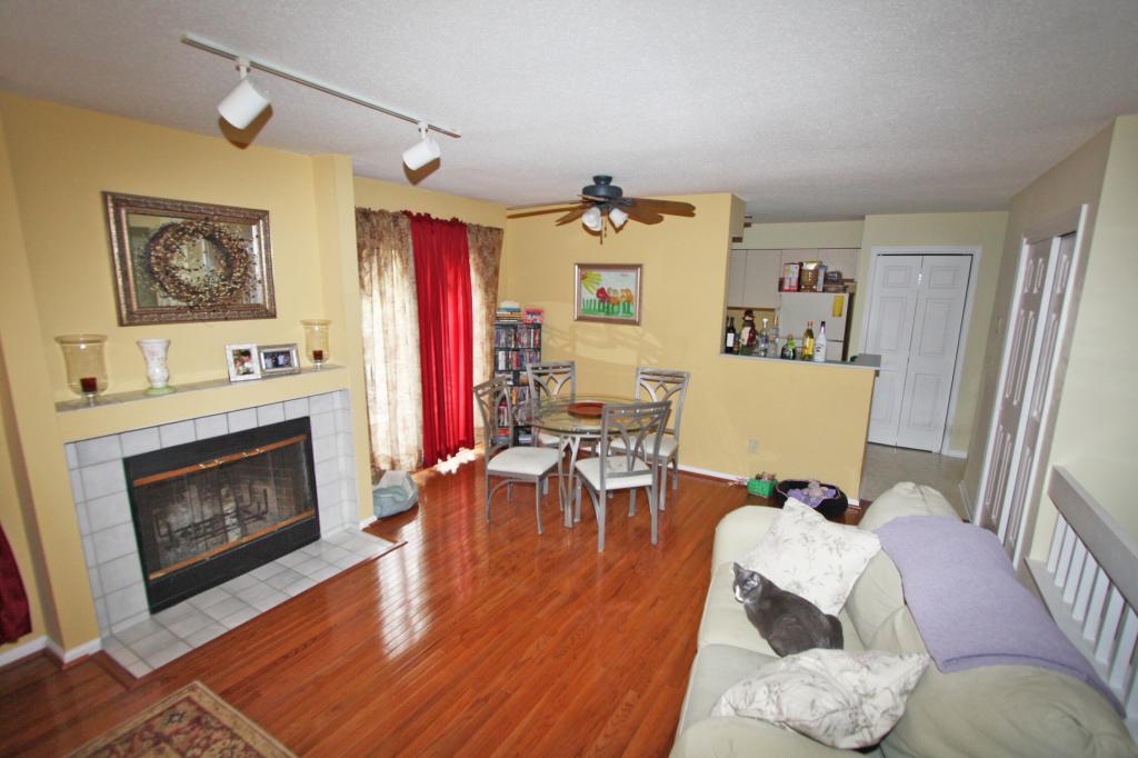 32 PINE HOLLOW COURT