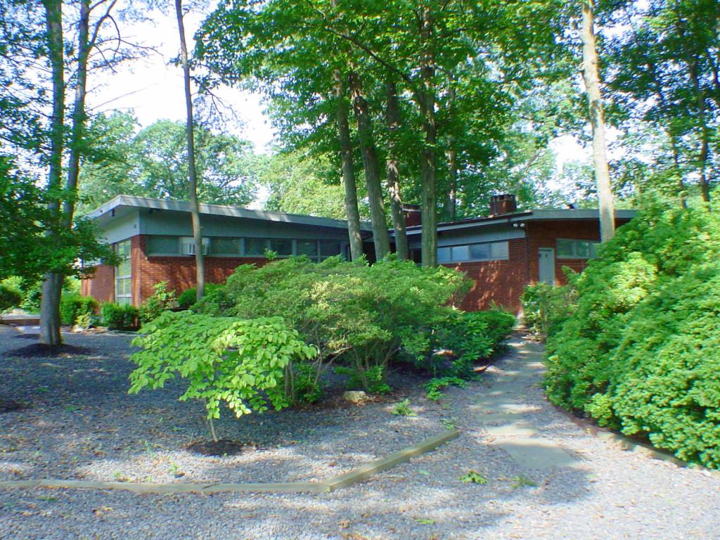 48 NORTH DR