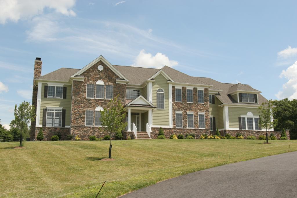 5 POND VIEW LN