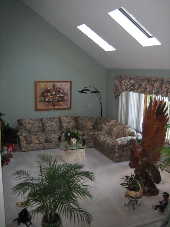 MLS #/Web ID: 2708345