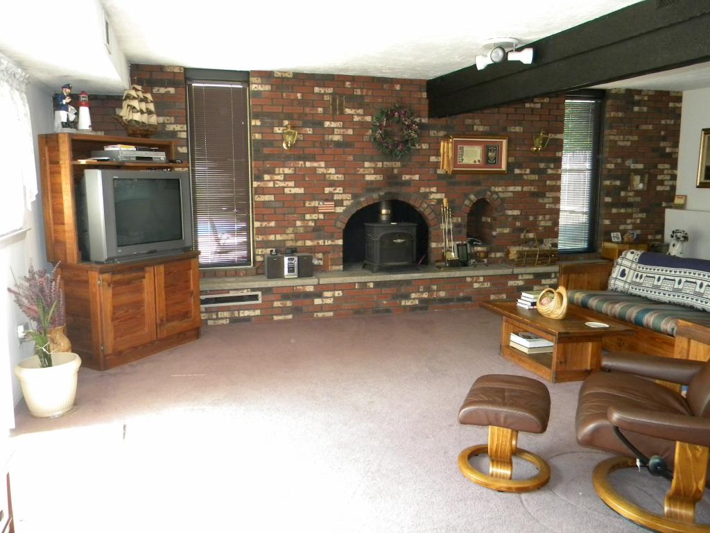166 ACORN DR