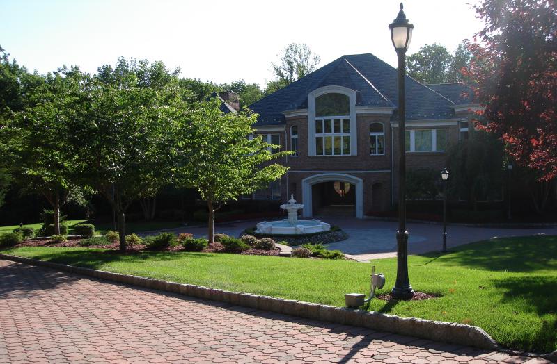 MLS #/Web ID: 2715145