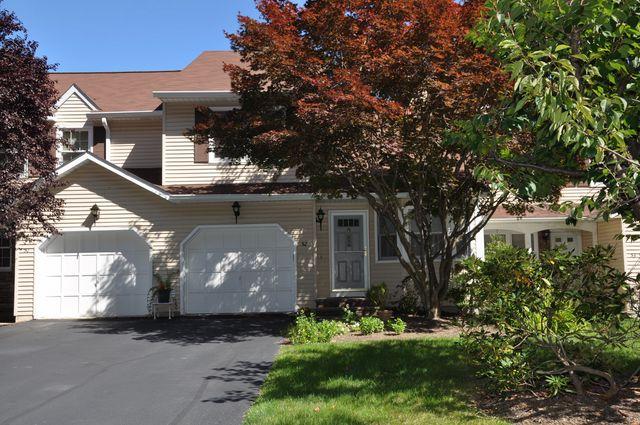 52 CARRIAGE LN