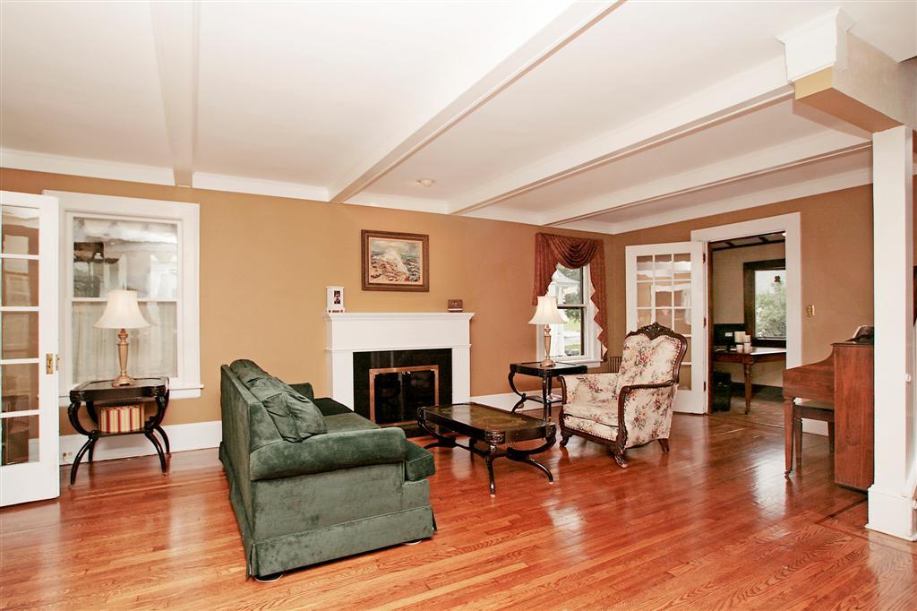 162 MIDLAND AVE