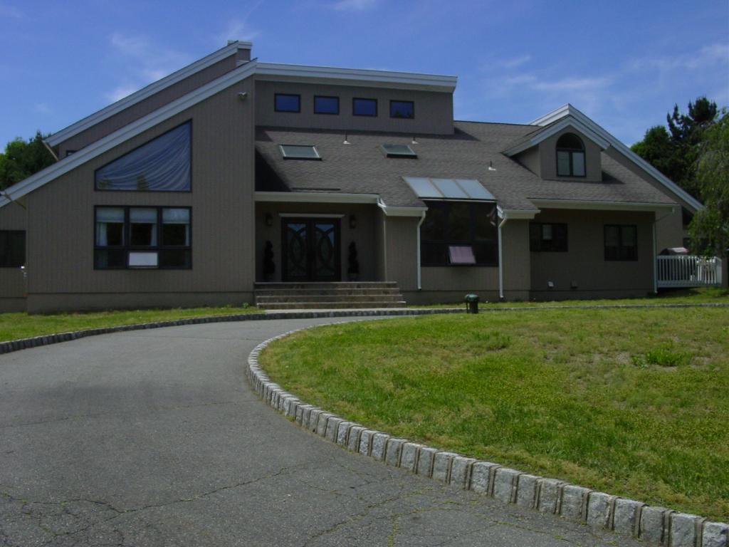 3 MEADOWBROOK RD
