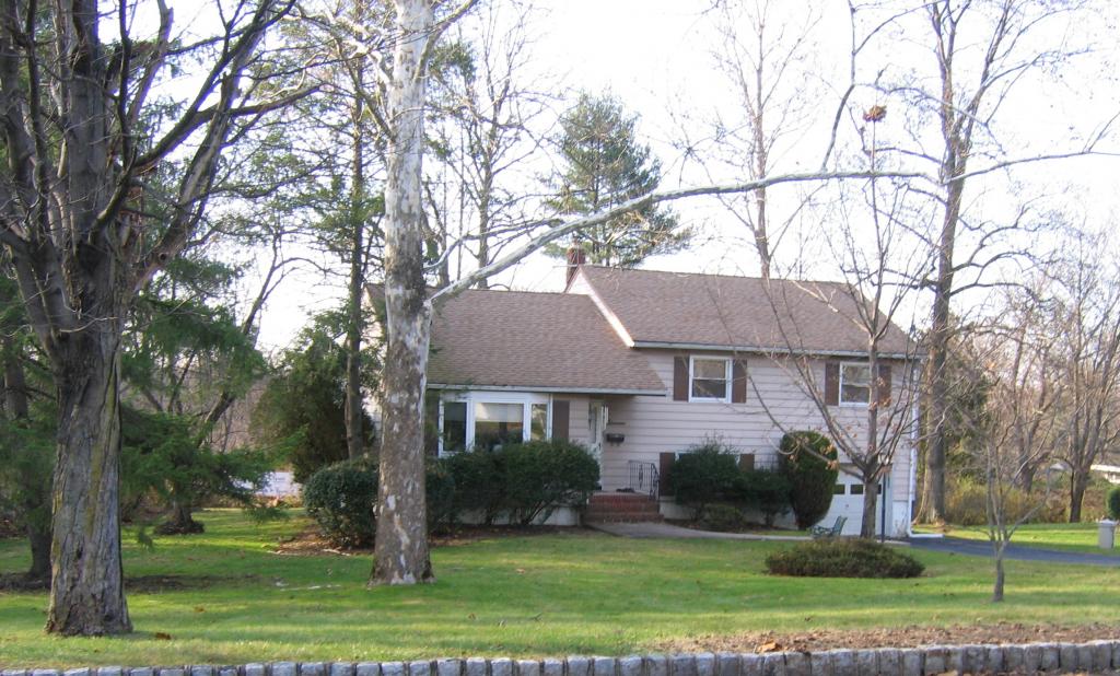 11 COLONIAL WAY