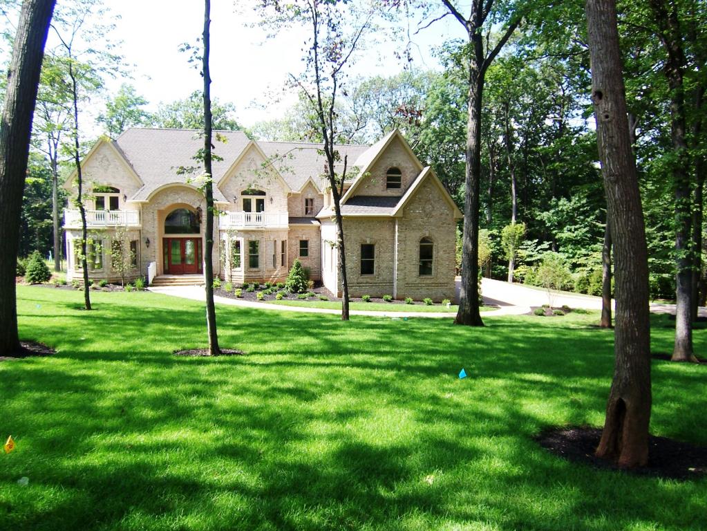 89 KNOLLWOOD DR