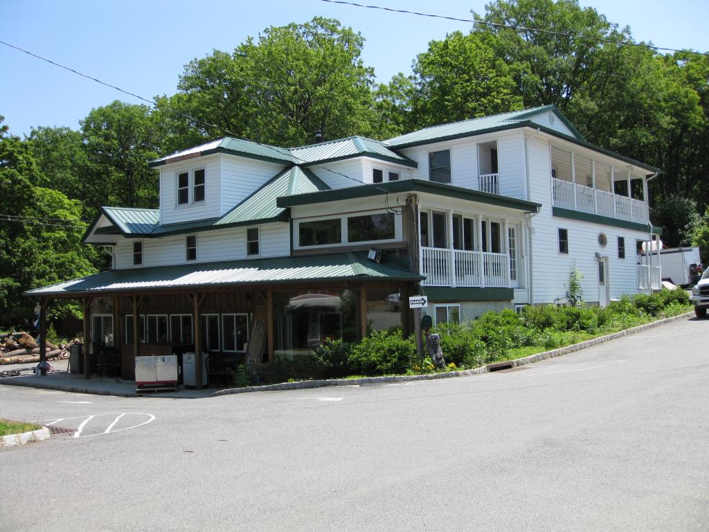 1072 GREEN POND RD