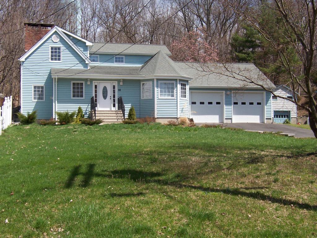 11 EVANS ST
