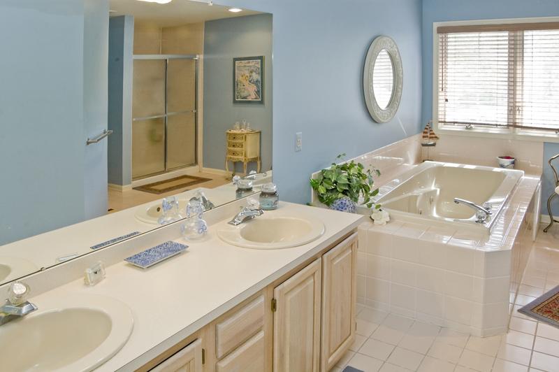 18 HIXSON CT