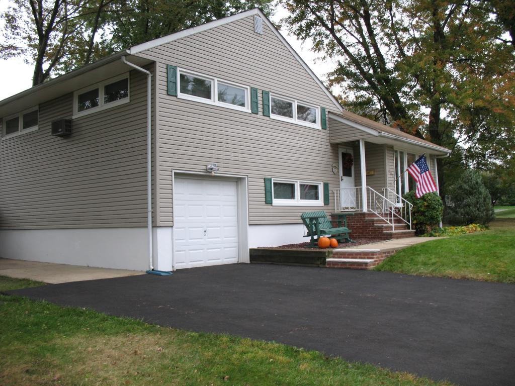 205 HEMLOCK AVE