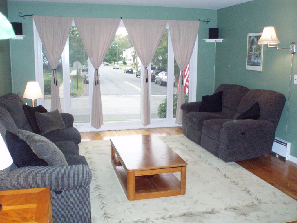 205 HEMLOCK AVE