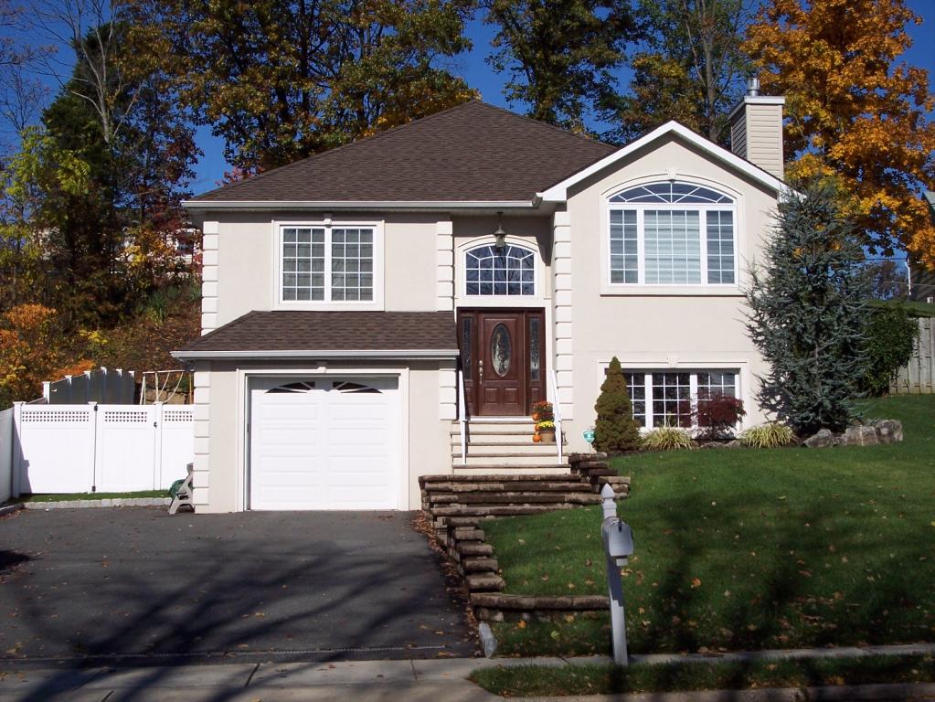 MLS #/Web ID: 2724546